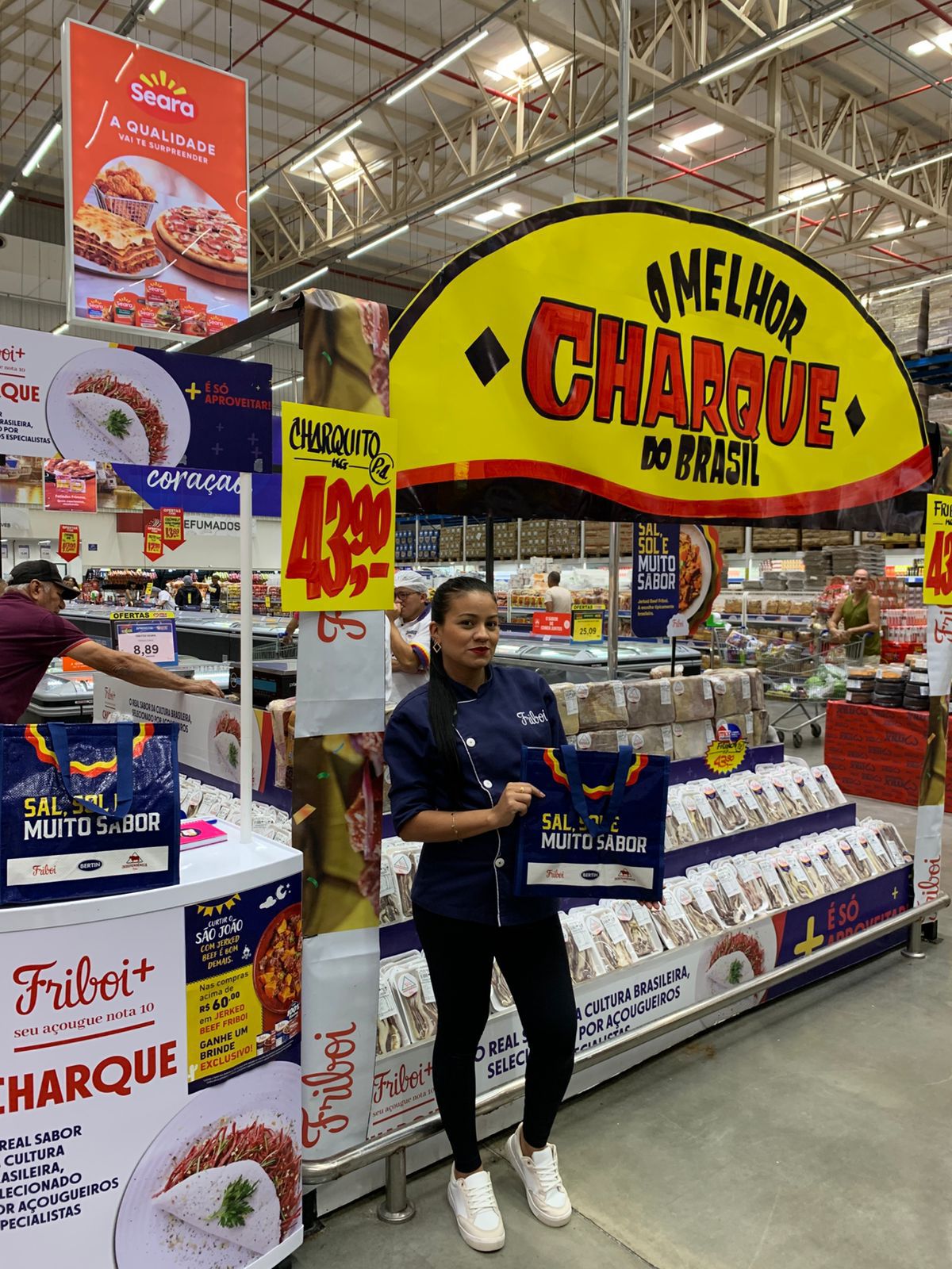 Ativação promocional Friboi em supermercado
